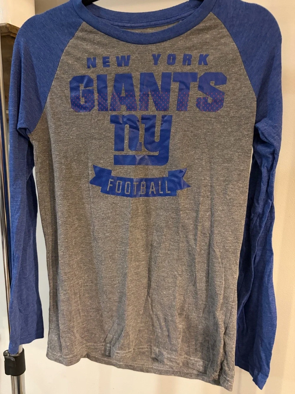 NFL NY Giants Gray raglan style long sleeve tee Youth / Boys Large (Size 14/16)